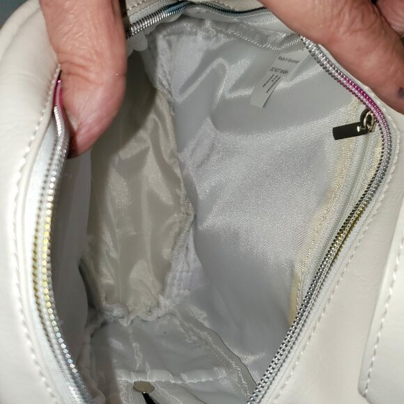 OMG white floral rose back pack New with tags Zip closure leather like New - Picture 6 of 6